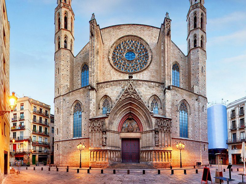 The west front and rose window of Santa Maria del Mar in El Born